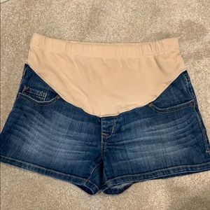 Full Panel Old Navy Maternity Shorts